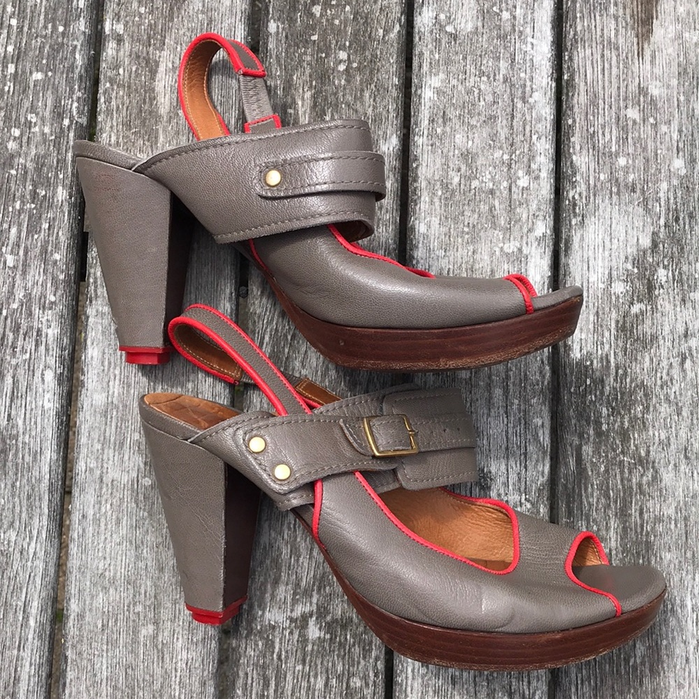 Chie Mihara gray sandals red trim 38/8